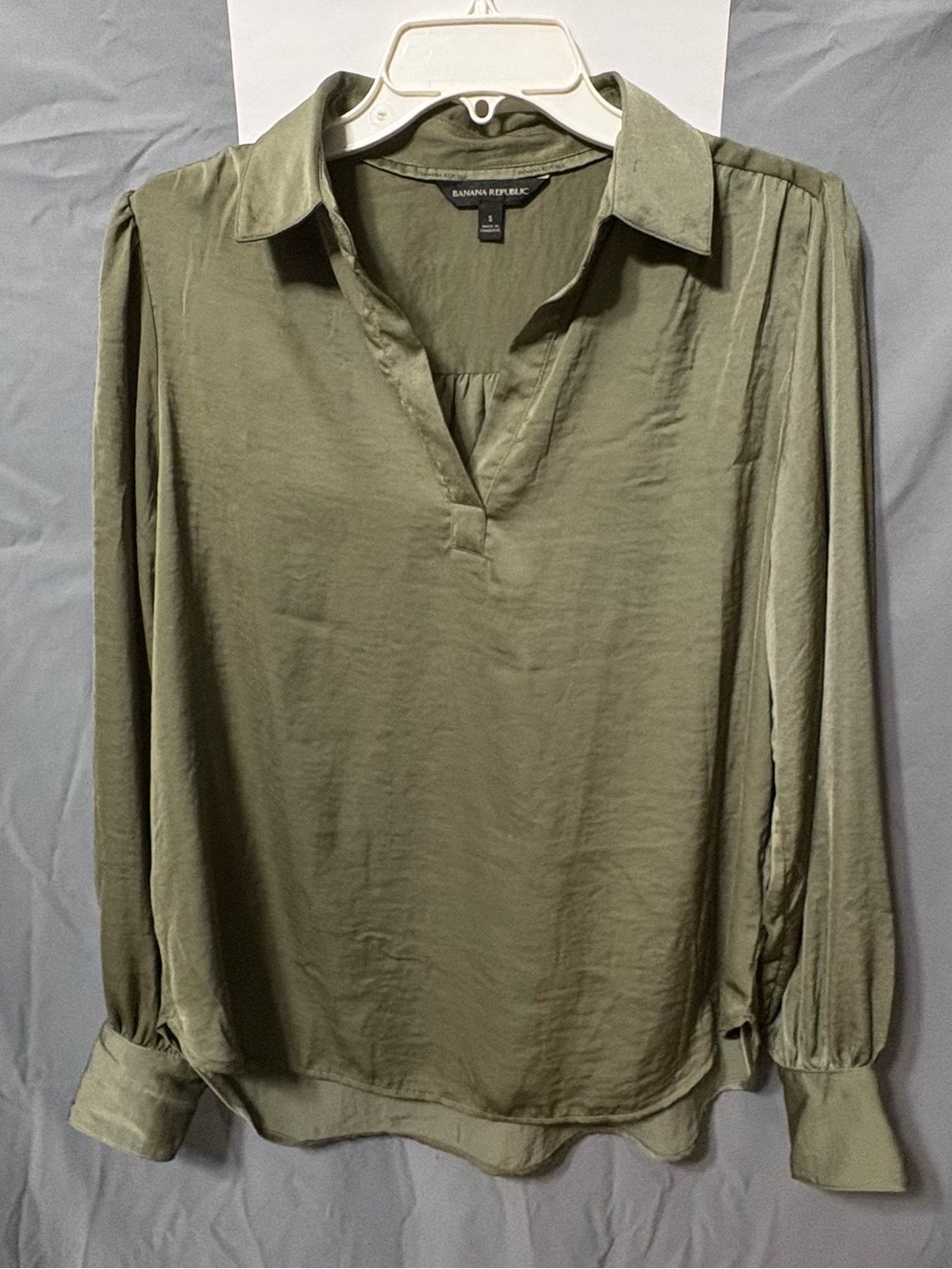NWT Banana Republic Olive Green Bishop Sleeve Split V-Neck Satin Blouse